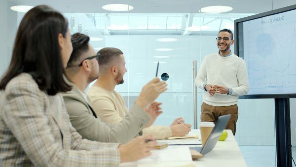 Top 5 formations indispensables pour devenir médiateur numérique