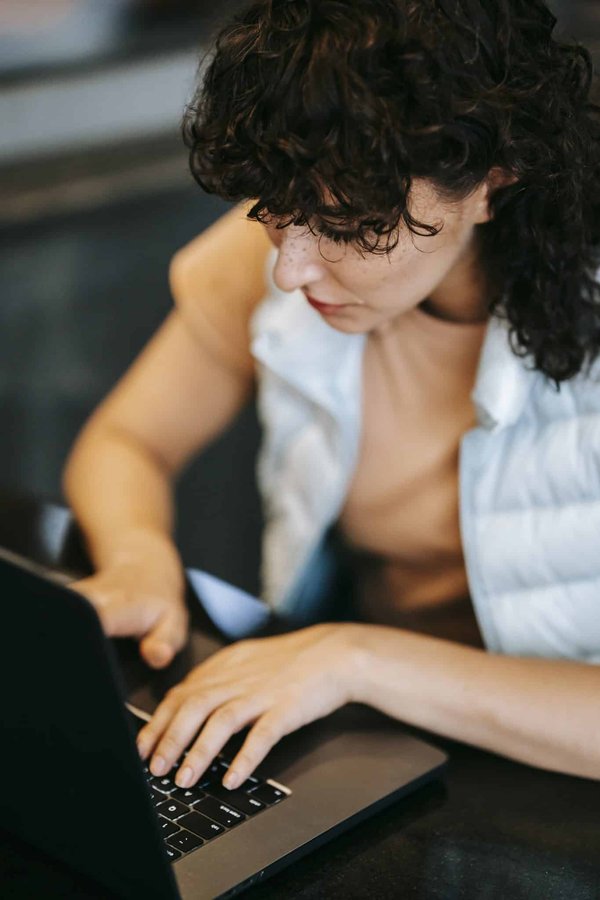 Mélanie2web : Simplifier la communication entre les agents de ministères