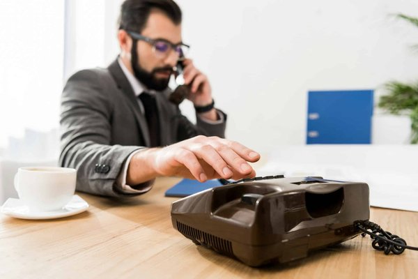 Numéro surtaxé : son fonctionnement et son implication pour les consommateurs