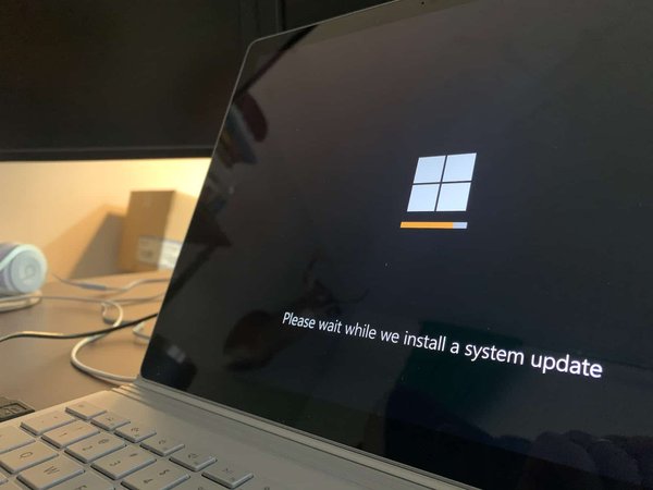 Pourquoi Echec de la configuration des mises à jour Windows ?